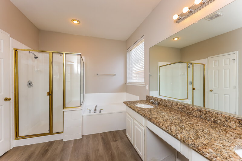 2,775/Mo, 1630 Redwood Drive Corinth, TX 76210 Main Bathroom View