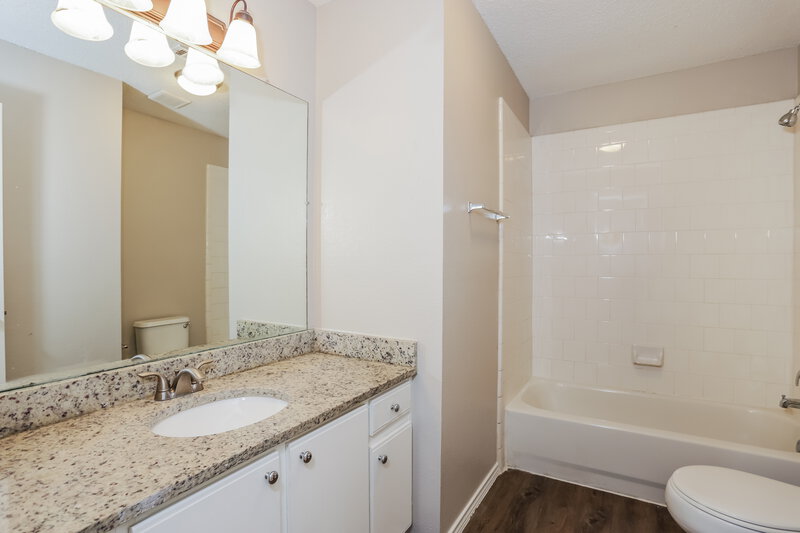 2,320/Mo, 1506 Clemson Drive Glenn Heights, TX 75154 Bathroom View