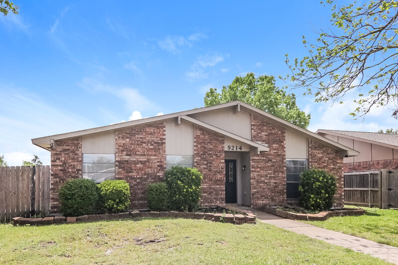 1,935/Mo, 9214 Willowbrook Drive Rowlett, TX 75088 Front View