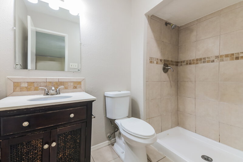 1,935/Mo, 9214 Willowbrook Drive Rowlett, TX 75088 Main Bathroom View