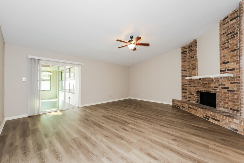 1,725/Mo, 4221 Sweetgum Way Fort Worth, TX 76133 Living Room View