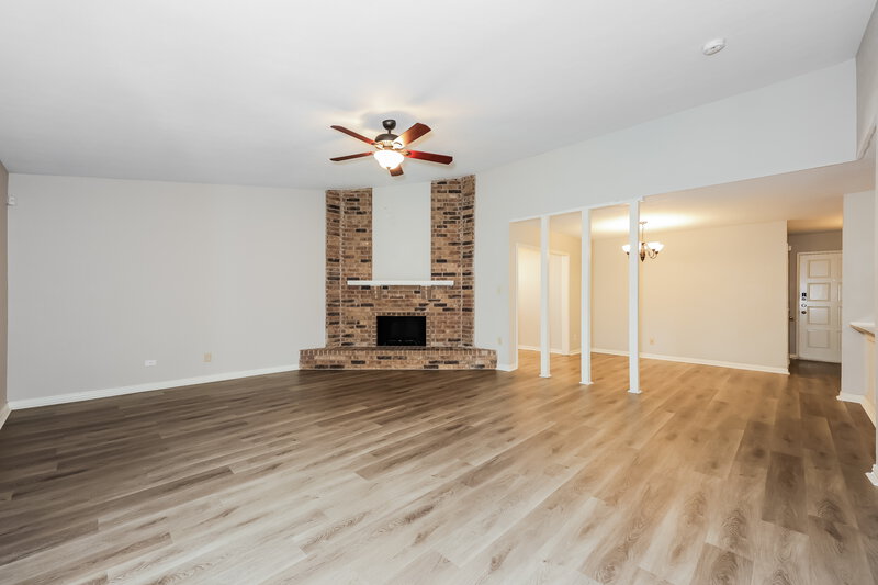 1,725/Mo, 4221 Sweetgum Way Fort Worth, TX 76133 Living Room View 2