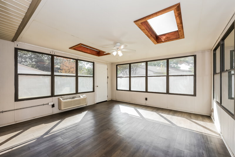 1,725/Mo, 4221 Sweetgum Way Fort Worth, TX 76133 Sun Room View
