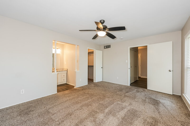 1,725/Mo, 4221 Sweetgum Way Fort Worth, TX 76133 Main Bedroom View 2