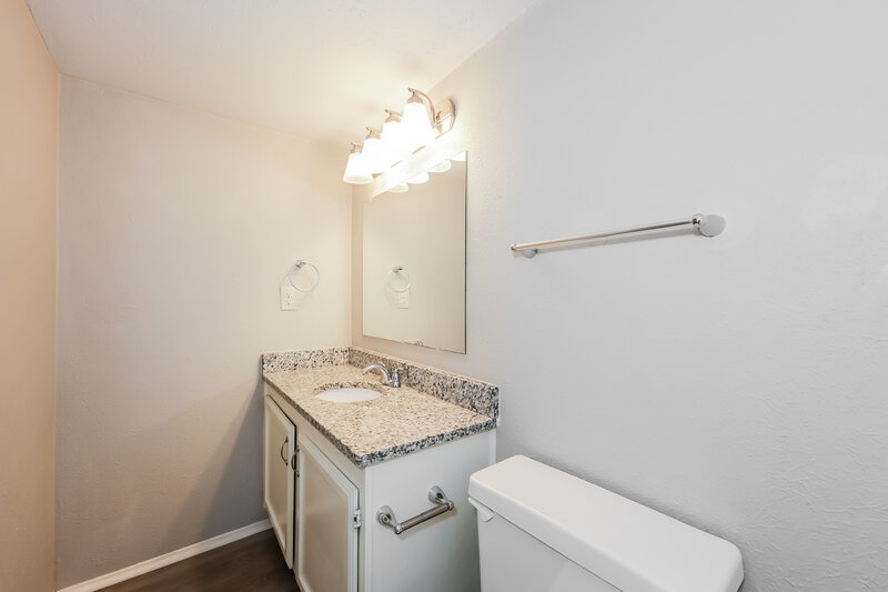 1,725/Mo, 4221 Sweetgum Way Fort Worth, TX 76133 Bathroom View
