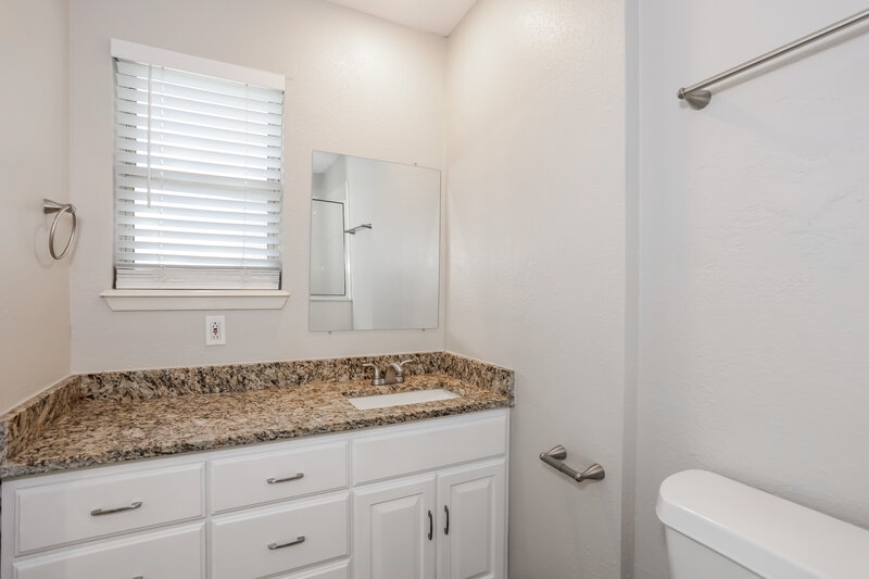 2,095/Mo, 3924 Windflower Lane Fort Worth, TX 76137 Main Bathroom View