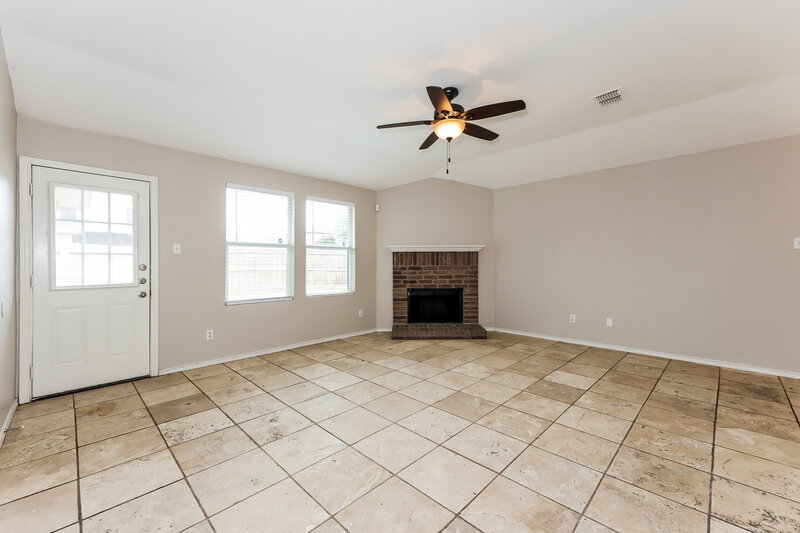 1,900/Mo, 1917 Indian Lilac Drive Lancaster, TX 75146 Living Room View 2