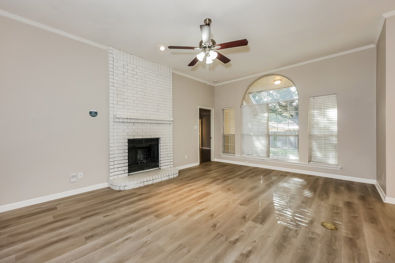 2,110/Mo, 3805 Ashley Ln Fort Worth, TX 76123 Living Room View