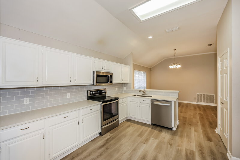 2,110/Mo, 3805 Ashley Ln Fort Worth, TX 76123 Kitchen View 2