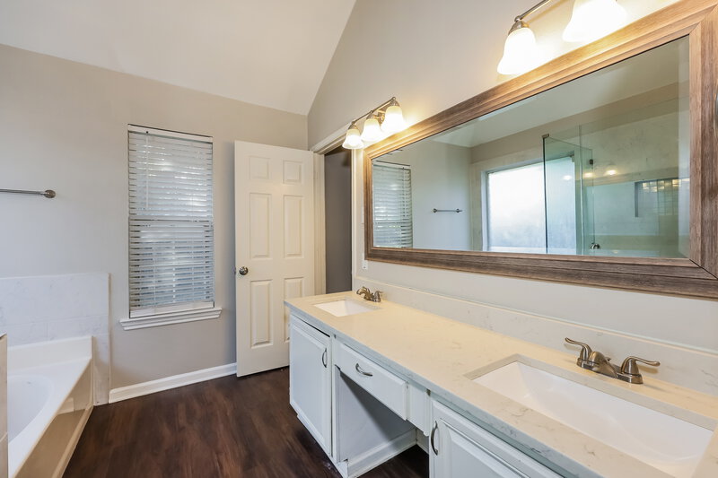 2,110/Mo, 3805 Ashley Ln Fort Worth, TX 76123 Main Bathroom View