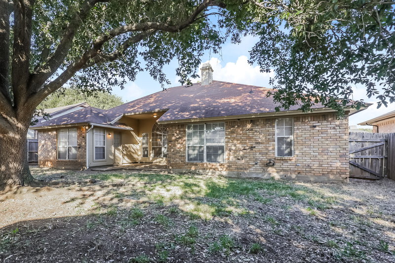 2,110/Mo, 3805 Ashley Ln Fort Worth, TX 76123 Rear View