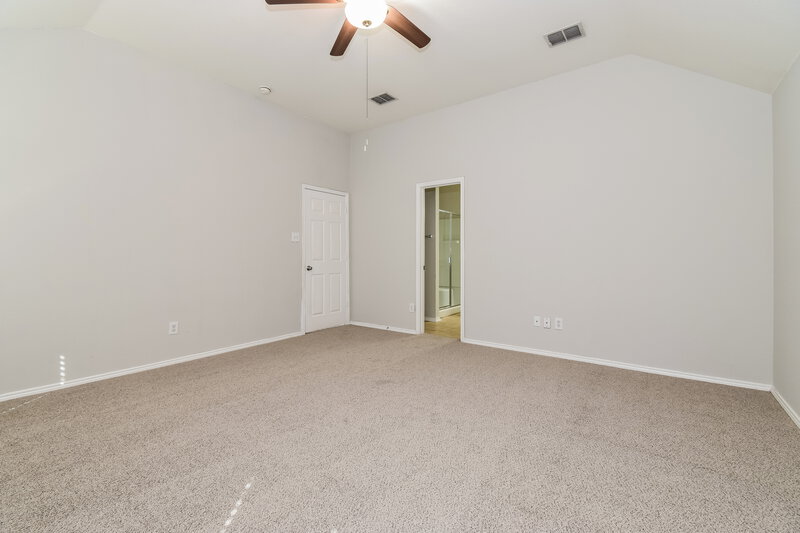 1,840/Mo, 910 Bowie Dr Lavon, TX 75166 Main Bedroom View 2