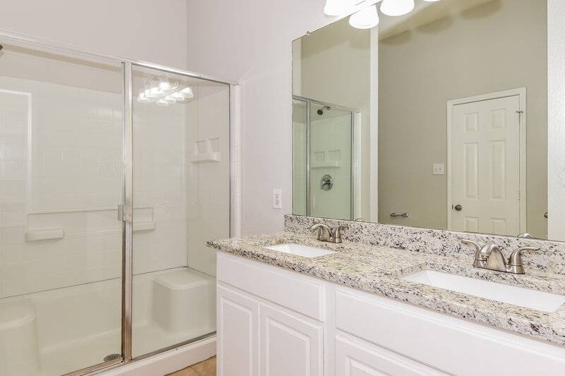 1,840/Mo, 910 Bowie Dr Lavon, TX 75166 Main Bathroom View 2