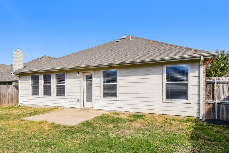 1,840/Mo, 910 Bowie Dr Lavon, TX 75166 Rear View