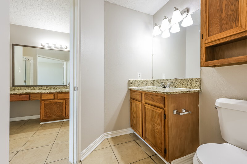 2,245/Mo, 1115 Colbert Lane Duncanville, TX 75137 Main Bathroom View