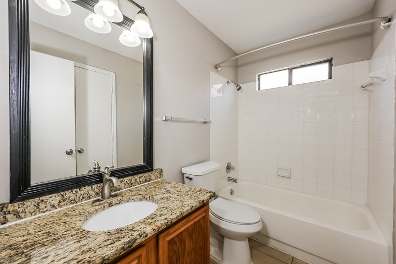 2,245/Mo, 1115 Colbert Lane Duncanville, TX 75137 Bathroom View
