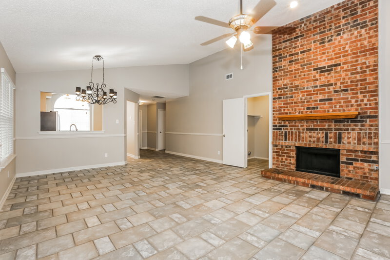 2,230/Mo, 4326 Walsh Grand Prairie, TX 75052 Living Room View 2