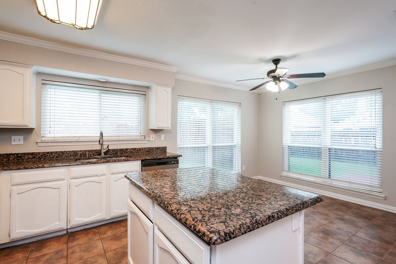 2,550/Mo, 2907 Stinwick Lane Grand Prairie, TX 75052 Kitchen View