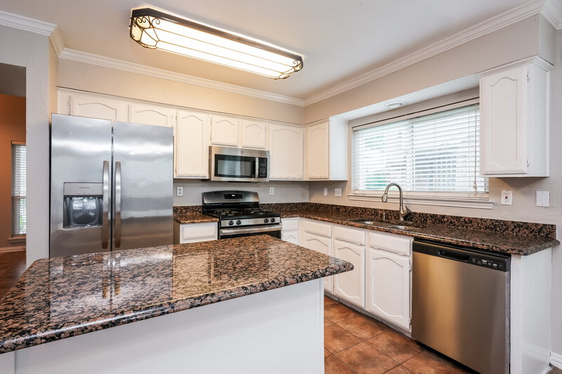 2,550/Mo, 2907 Stinwick Lane Grand Prairie, TX 75052 Kitchen View 2