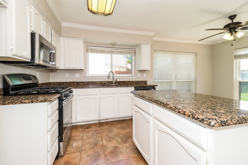 2,705/Mo, 2907 Stinwick Lane Grand Prairie, TX 75052 Kitchen View 2