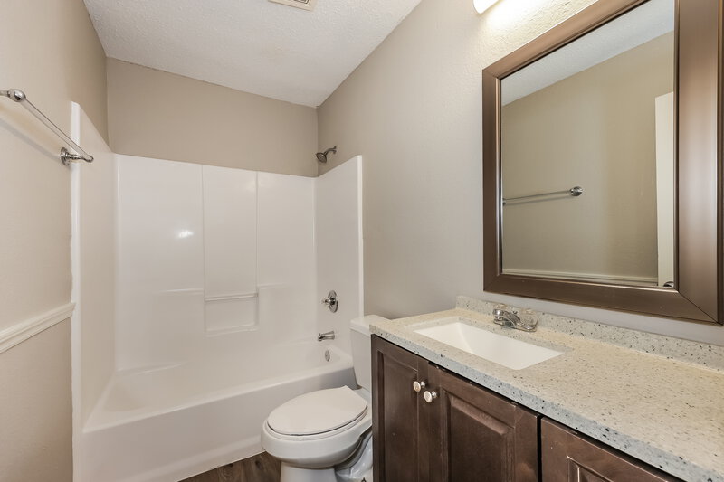 2,735/Mo, 7316 Moon Ridge Court Fort Worth, TX 76133 Bathroom View