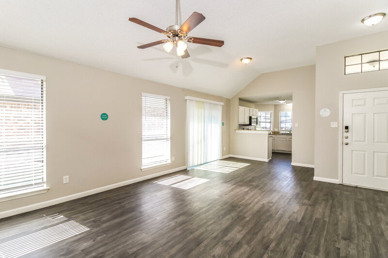 2,235/Mo, 1418 Ardmore Dr Arlington, TX 76018 Living Room View