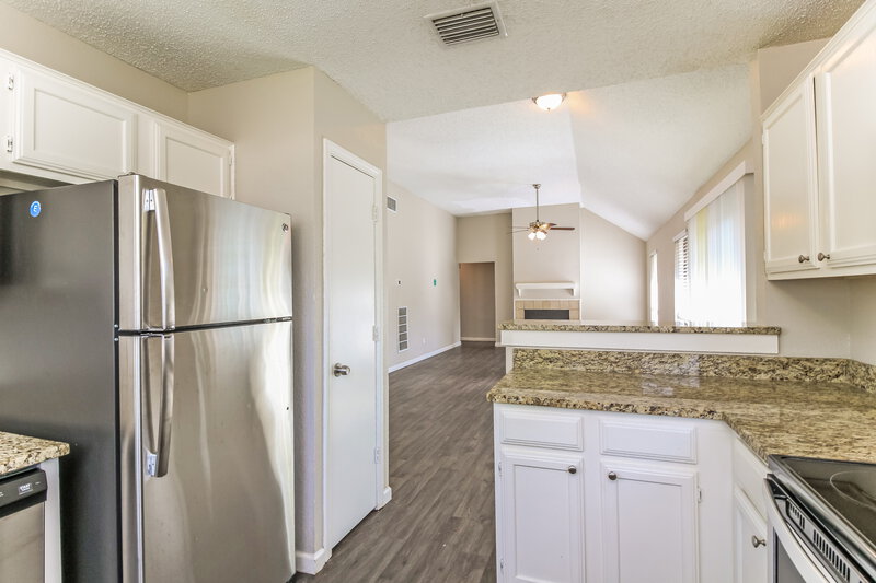 2,235/Mo, 1418 Ardmore Dr Arlington, TX 76018 Kitchen View 2