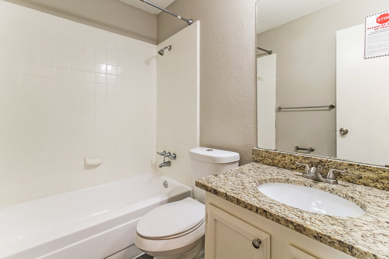 2,235/Mo, 1418 Ardmore Dr Arlington, TX 76018 Bathroom View