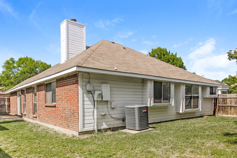 2,235/Mo, 1418 Ardmore Dr Arlington, TX 76018 Rear View