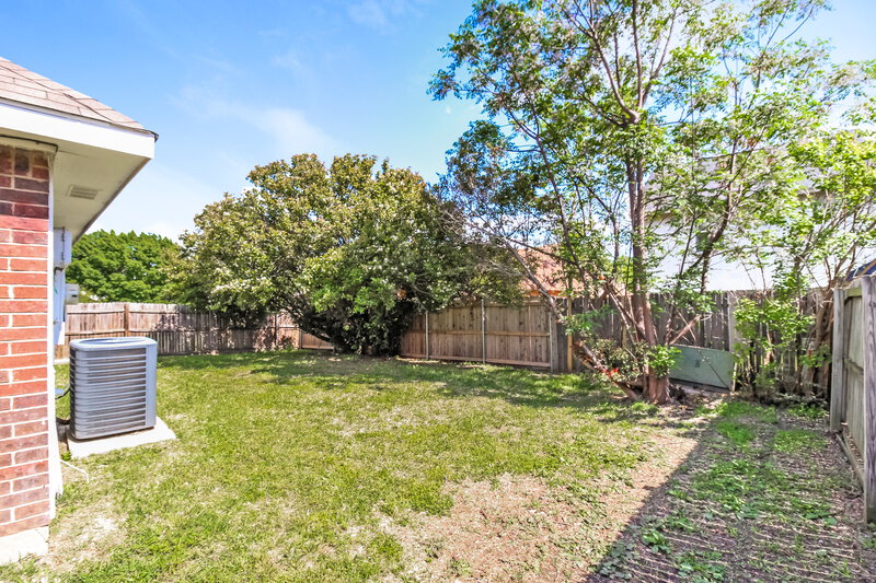2,235/Mo, 1418 Ardmore Dr Arlington, TX 76018 Rear View 2