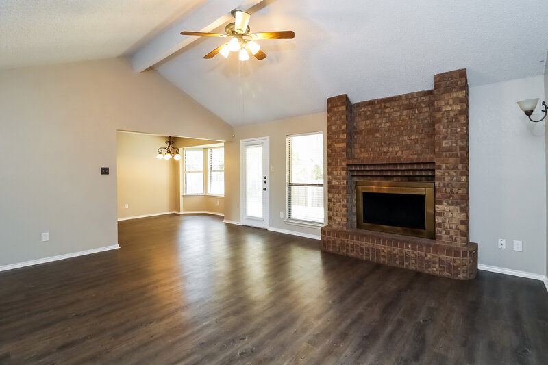 1,950/Mo, 721 Owens Drive Crowley, TX 76036 Living Room View 2
