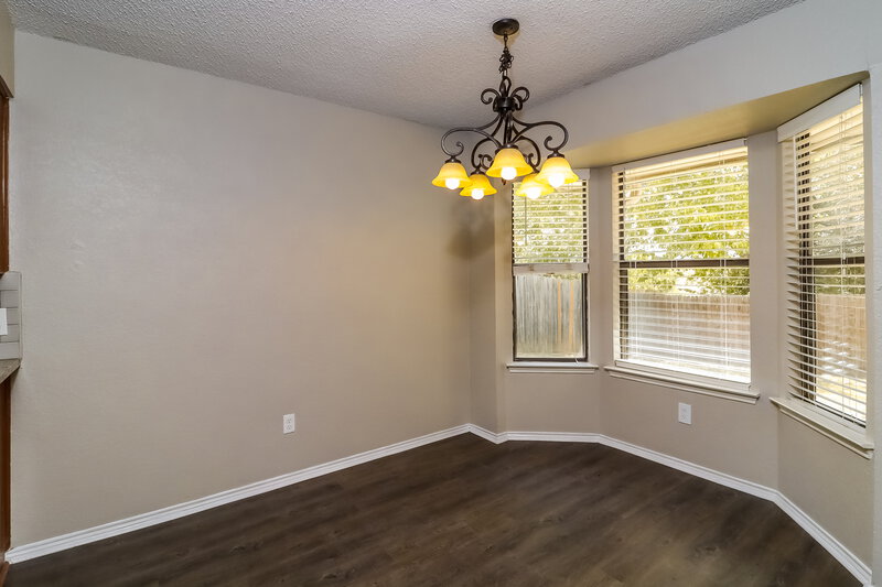 1,950/Mo, 721 Owens Drive Crowley, TX 76036 Dining Room View 2
