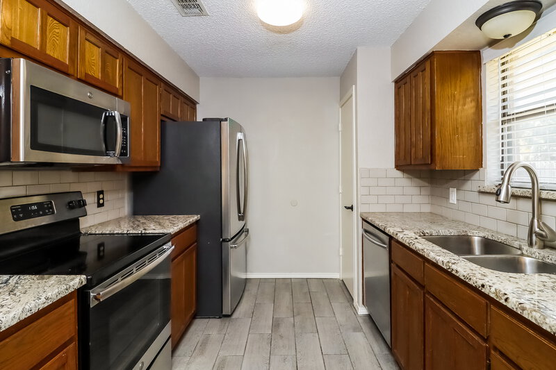 1,950/Mo, 721 Owens Drive Crowley, TX 76036 Kitchen View