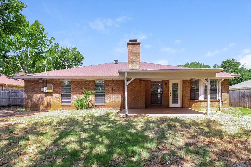 1,950/Mo, 721 Owens Drive Crowley, TX 76036 Rear View