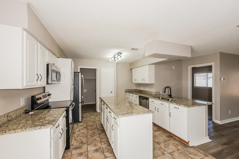 1,905/Mo, 3713 Longstraw Drive Fort Worth, TX 76137 Kitchen View