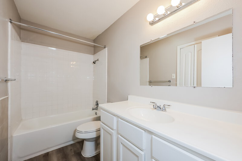 1,905/Mo, 3713 Longstraw Drive Fort Worth, TX 76137 Main Bathroom View