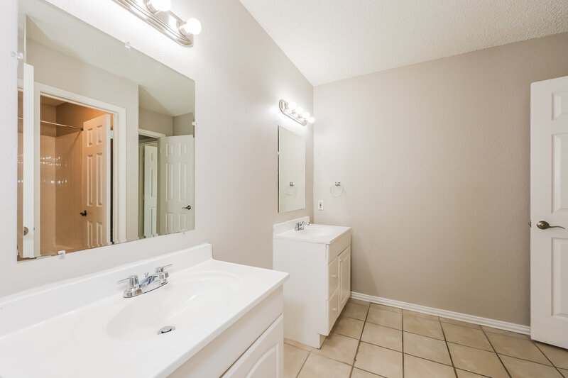 1,905/Mo, 3713 Longstraw Drive Fort Worth, TX 76137 Bathroom View