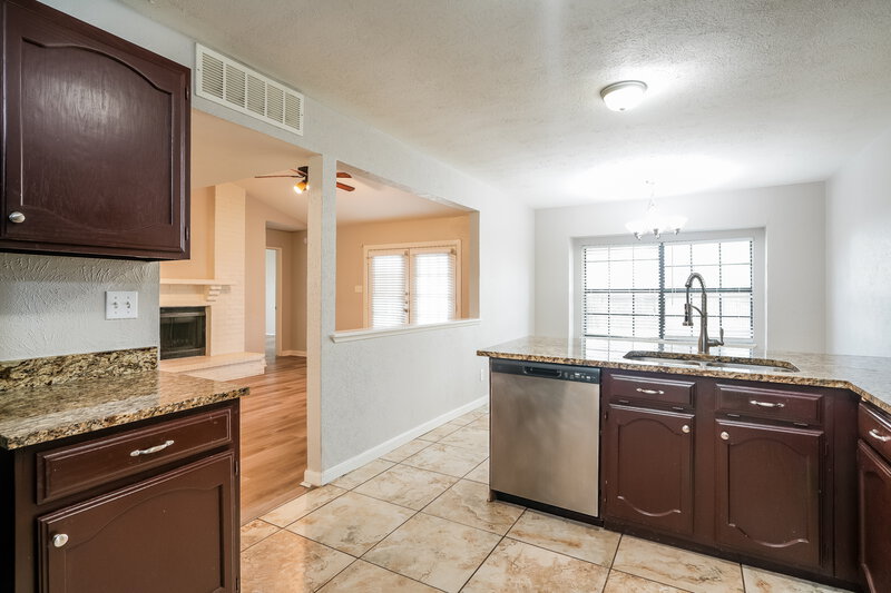 2,180/Mo, 458 Rainier Street Cedar Hill, TX 75104 Kitchen View 2