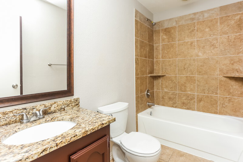 2,205/Mo, 458 Rainier Drive Cedar Hill, TX 75104 Bathroom View