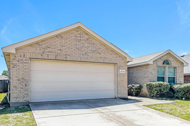 2,400/Mo, 14108 Pioneer Bluffs Road Balch Springs, TX 75181 Front View