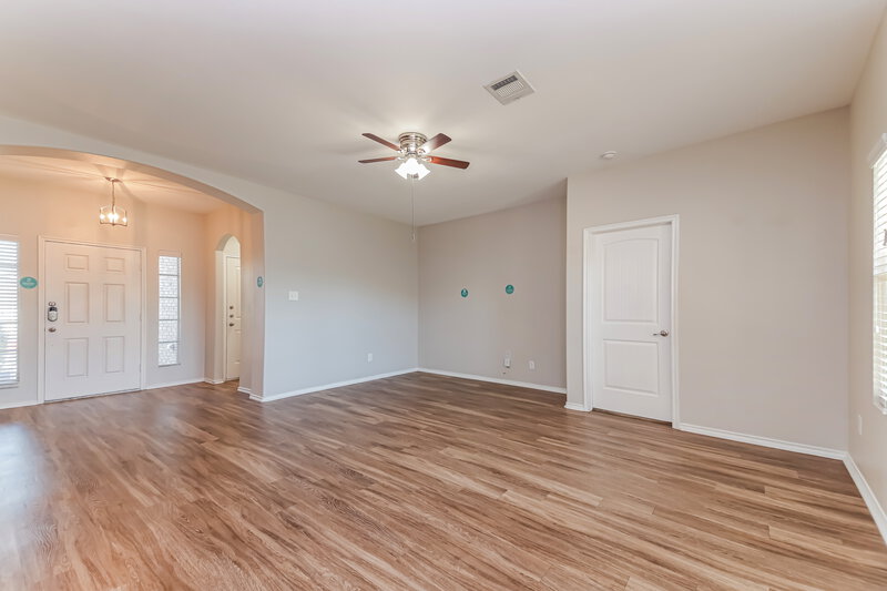 2,400/Mo, 14108 Pioneer Bluffs Road Balch Springs, TX 75181 Living Room View 3