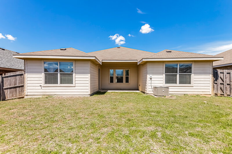 2,400/Mo, 14108 Pioneer Bluffs Road Balch Springs, TX 75181 Rear View