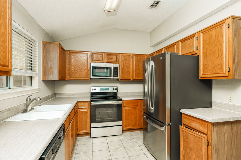 2,445/Mo, 2317 Cromwell Drive Arlington, TX 76018 Kitchen View 2