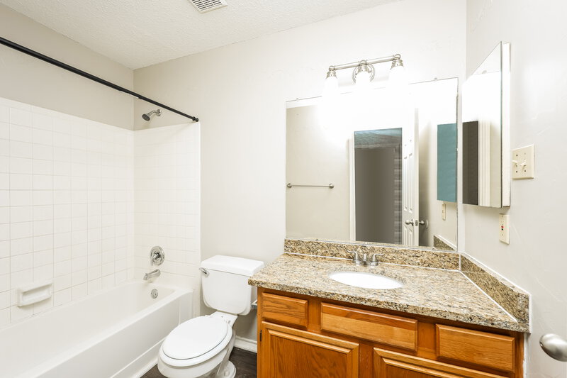 2,445/Mo, 2317 Cromwell Drive Arlington, TX 76018 Bathroom View