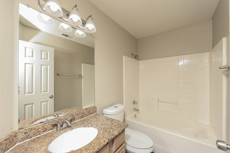 1,955/Mo, 2841 Saint Croix Ave Lancaster, TX 75146 Main Bathroom View 2