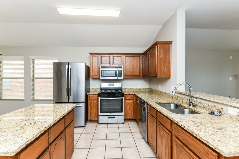 1,905/Mo, 9828 Willowick Avenue Fort Worth, TX 76108 Kitchen View 3