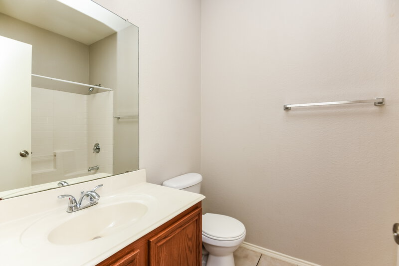 1,905/Mo, 9828 Willowick Avenue Fort Worth, TX 76108 Main Bathroom View