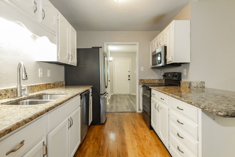 2,040/Mo, 428 Matterhorn Street Cedar Hill, TX 75104 Kitchen View 2
