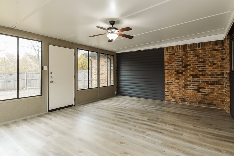 2,040/Mo, 428 Matterhorn Street Cedar Hill, TX 75104 Sun Room View