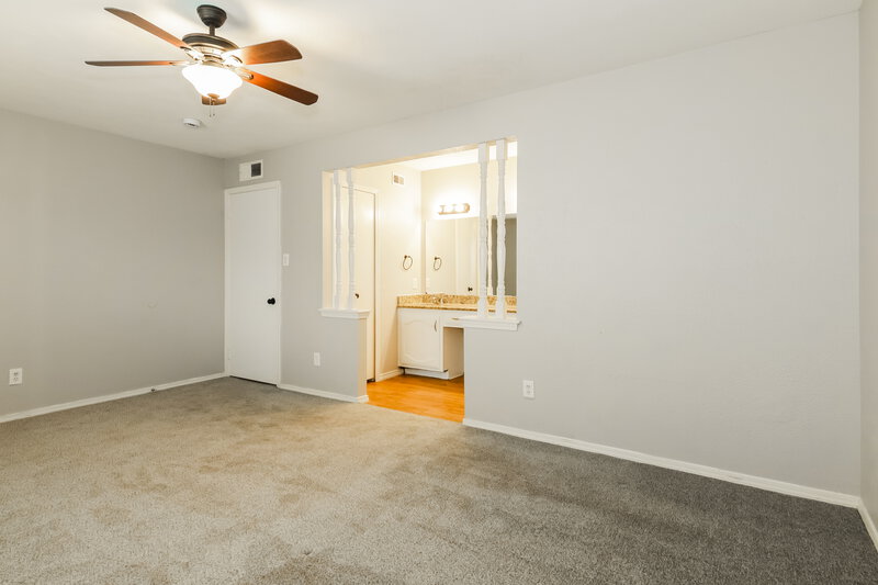 2,040/Mo, 428 Matterhorn Street Cedar Hill, TX 75104 Main Bedroom View 2